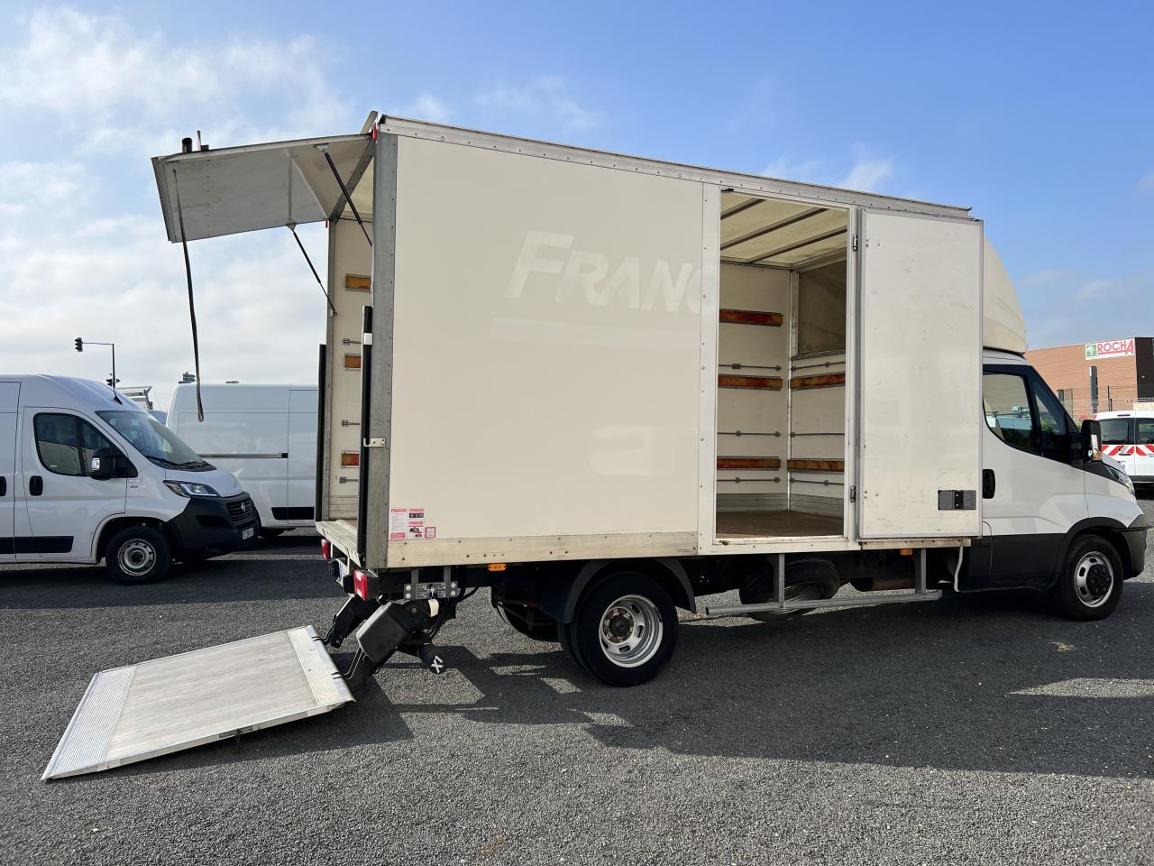 Ple Auto Negoce Iveco Daily Daily C Hpi Caisse Hayon Et Porte Laterale